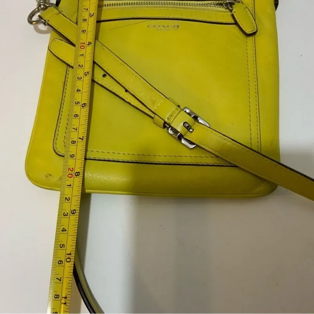 Coach Legacy Swingpack Handbag yellow Leather Sv/lemon crossbody